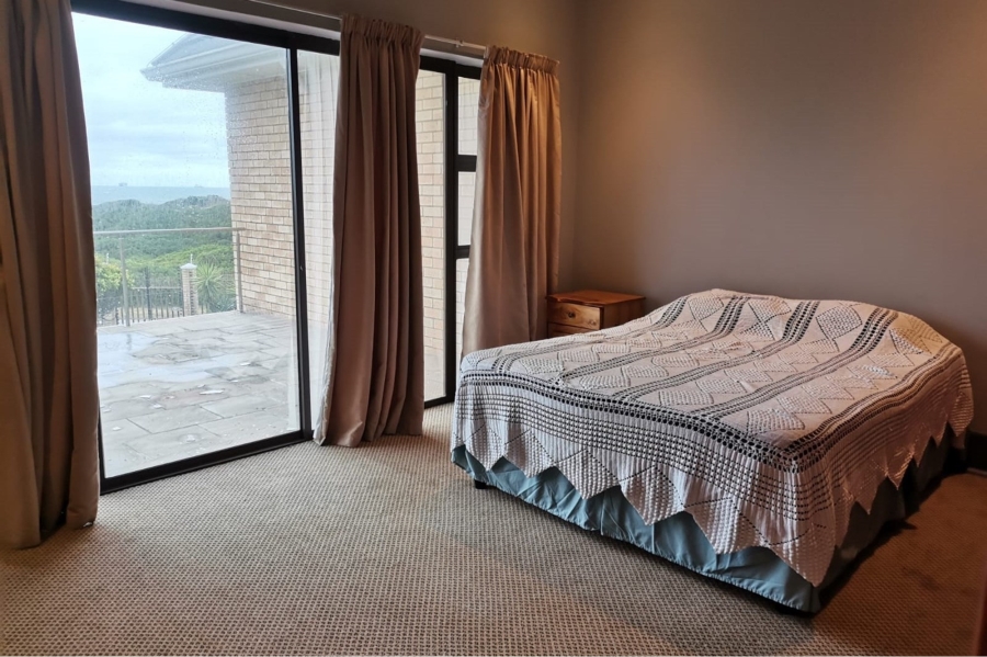 5 Bedroom Property for Sale in Bluewater Bay Eastern Cape